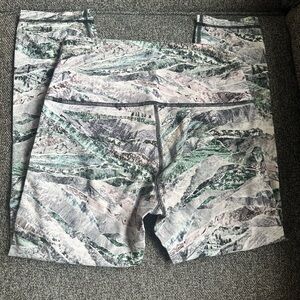 LULULEMON 23” LEGGINGS SIZE 6